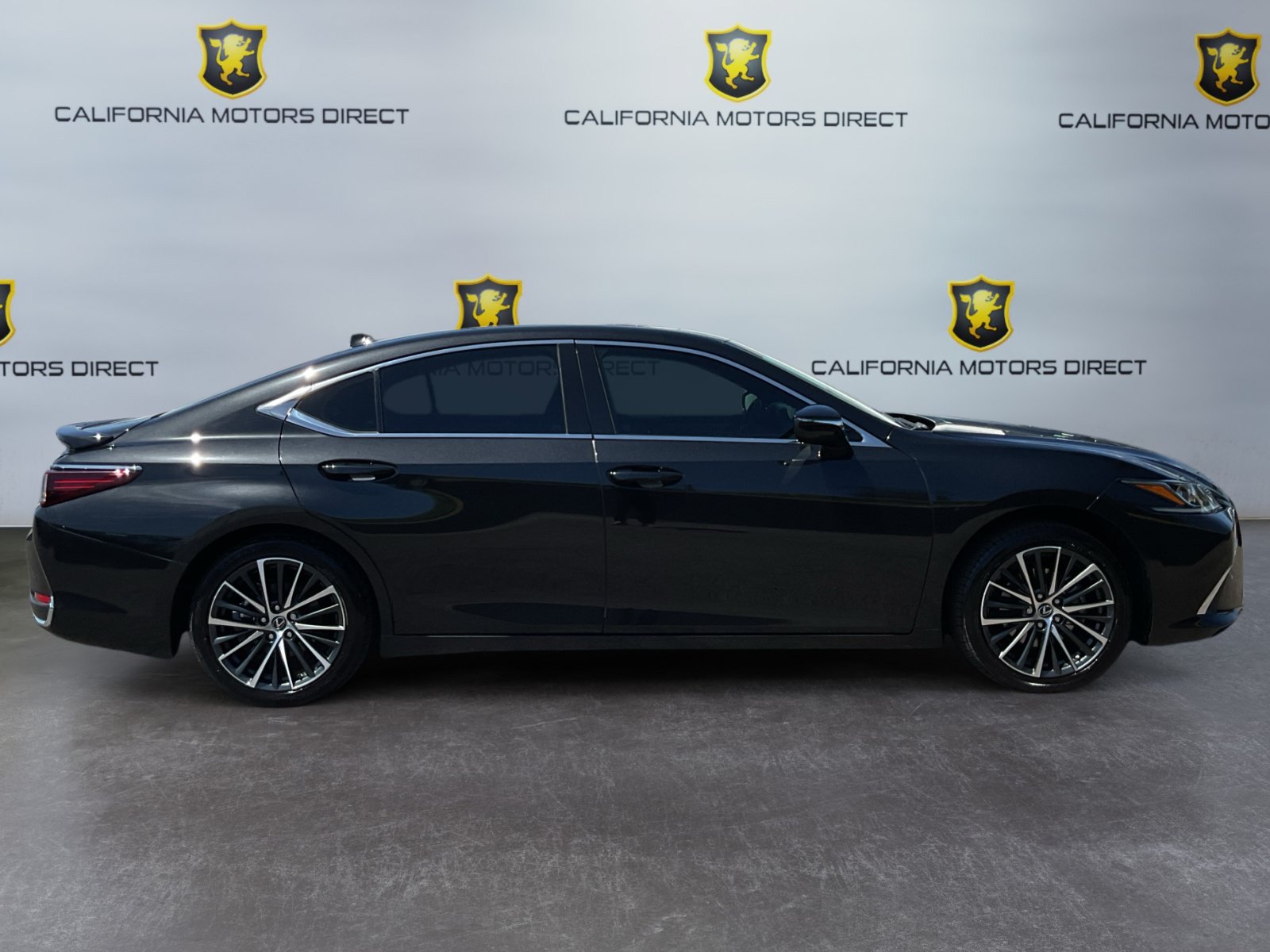 Used 2024 Lexus ES 300h w/ Premium Package FWD image 4
