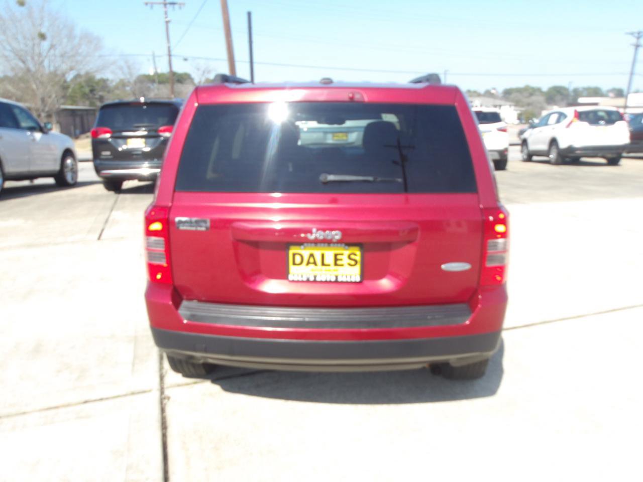 Used 2014 Jeep Patriot Latitude FWD image 12