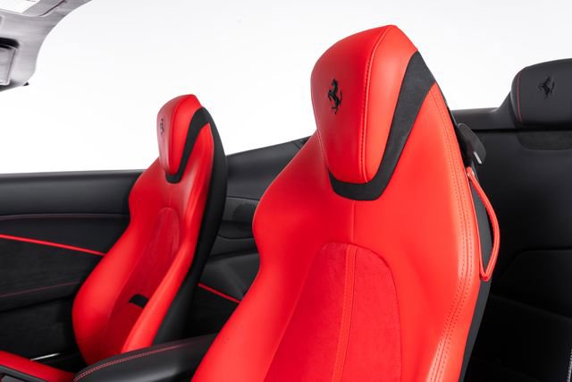 Used 2025 Ferrari Roma Spider RWD image 20