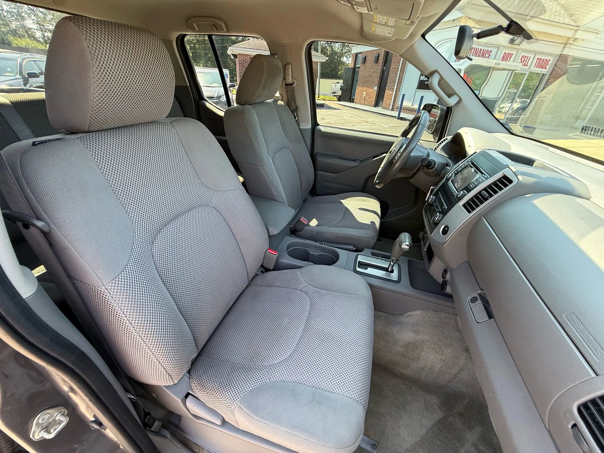 Used 2017 Nissan Frontier SV image 11