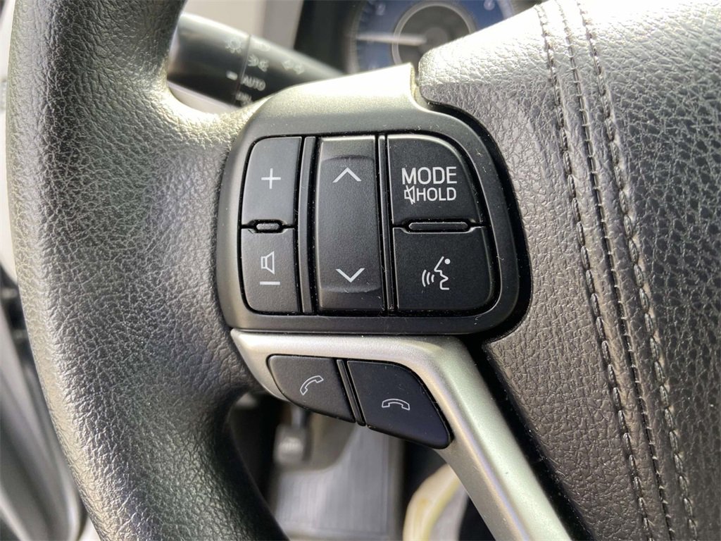 Used 2018 Toyota Sienna LE image 31