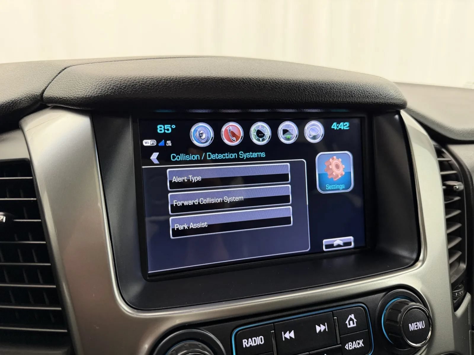 Used 2018 Chevrolet Suburban LT AWD/4WD image 19
