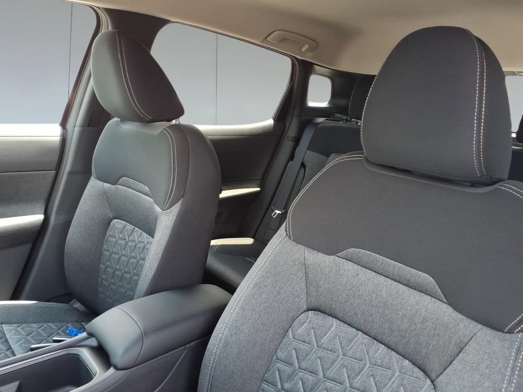 New 2026 Nissan Kicks SV w/ Cold Weather Package FWD image 15