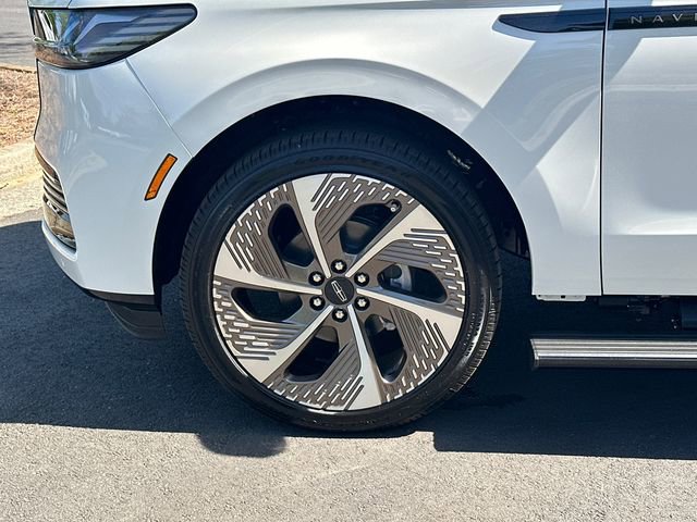 New 2026 Lincoln Navigator L Black Label AWD/4WD image 13