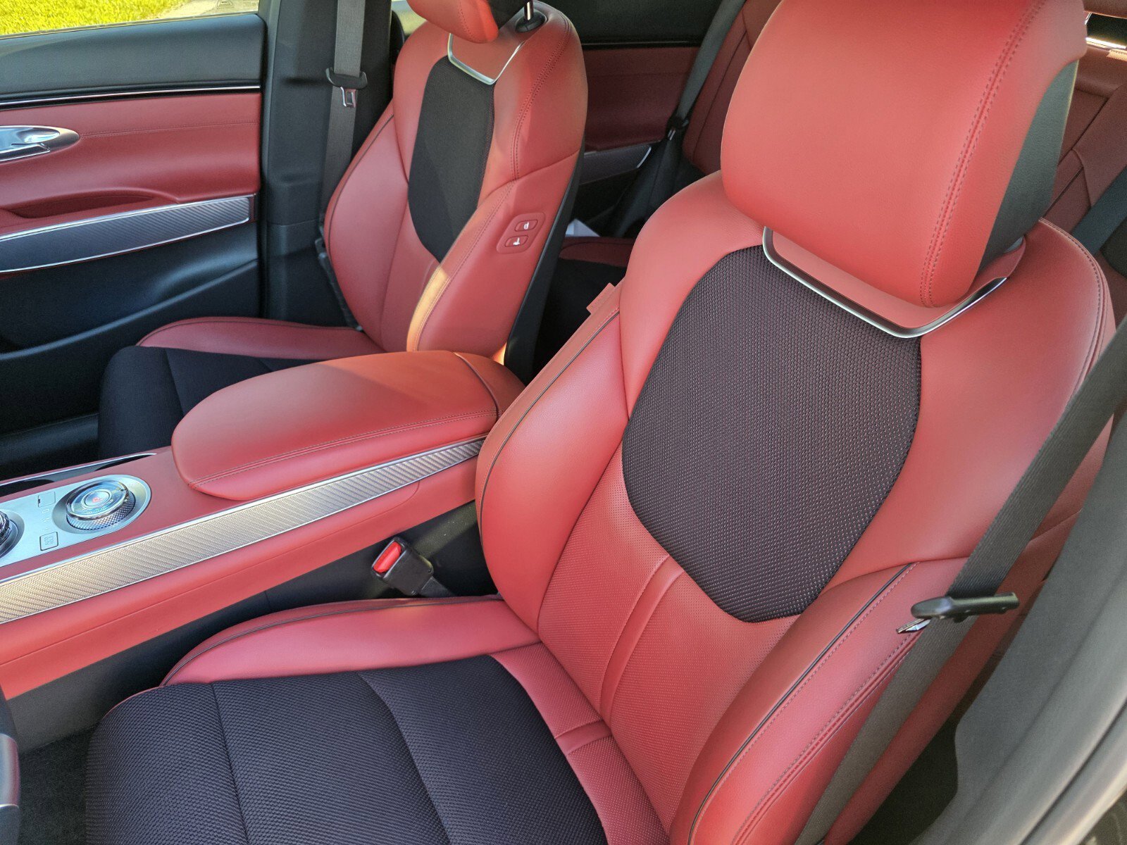 Used 2024 Genesis GV70 3.5T Sport image 12