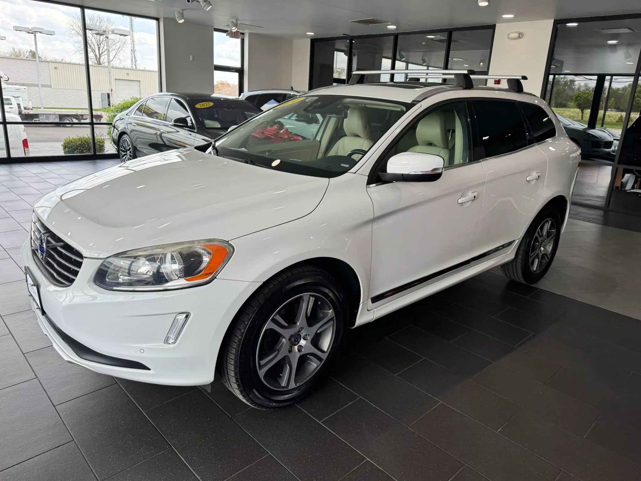 Used 2014 Volvo XC60 T6 AWD/4WD image 2