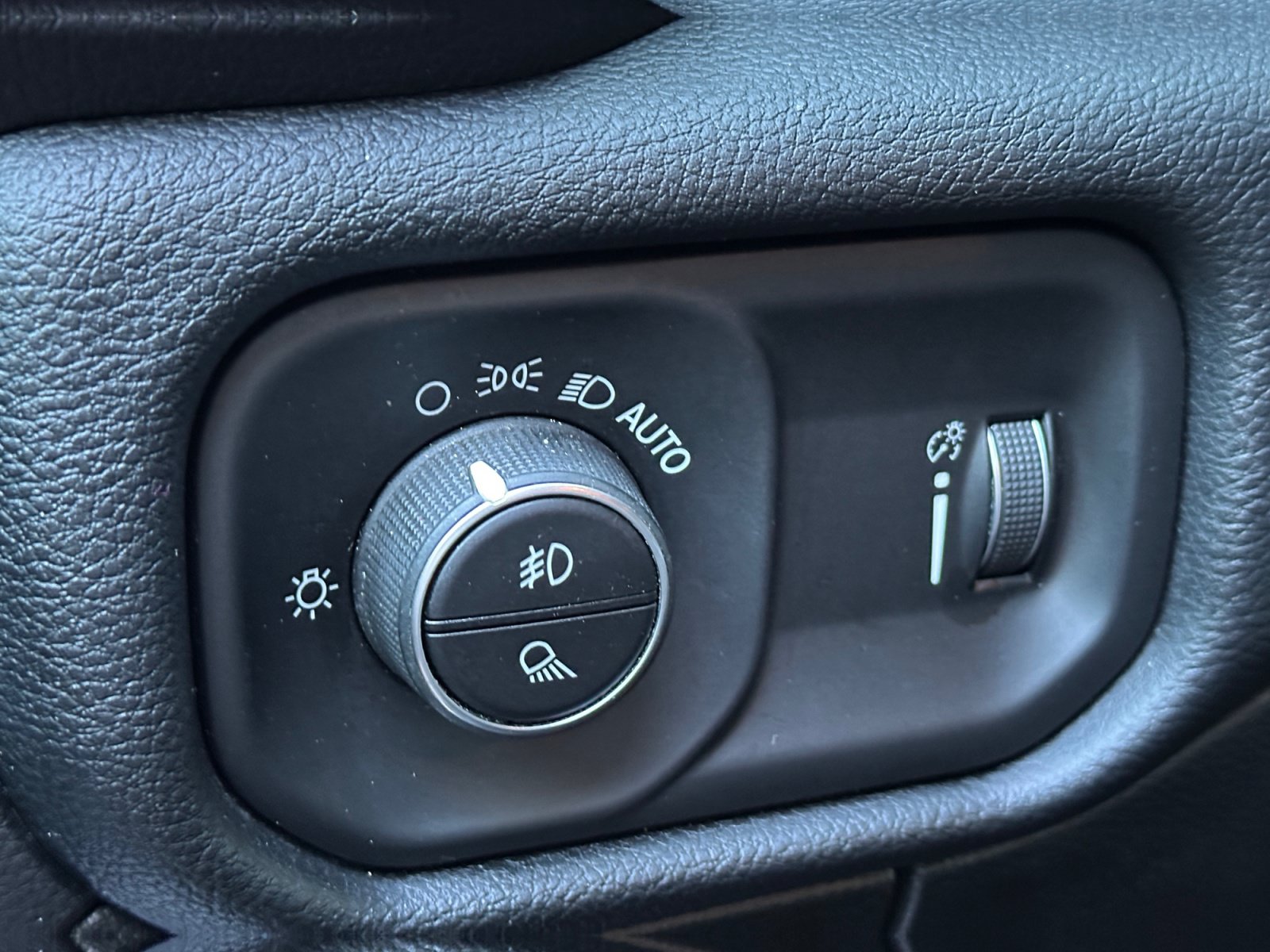 Used 2020 RAM 1500 Big Horn AWD/4WD image 22