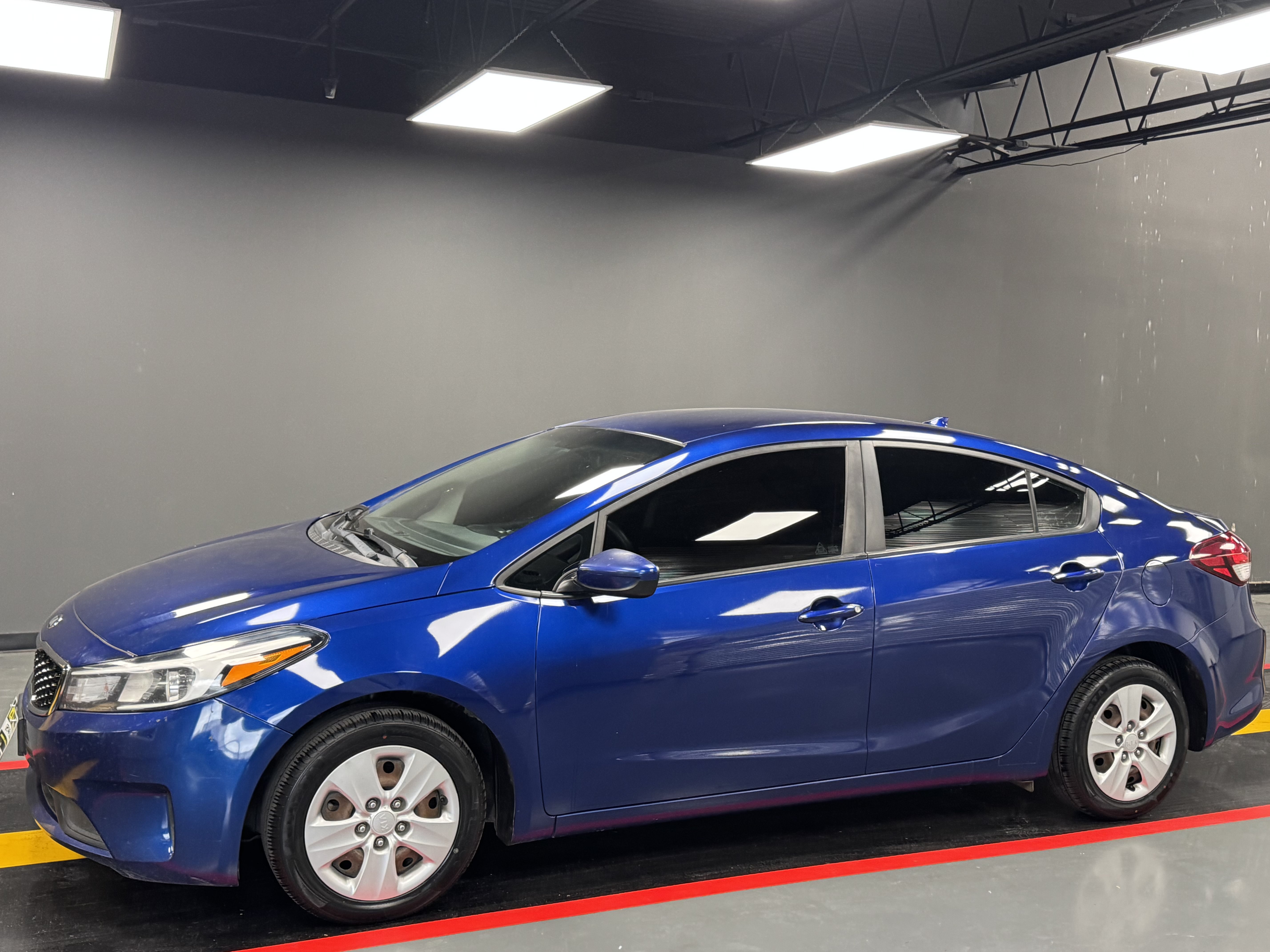 Used 2017 Kia Forte LX FWD image 2