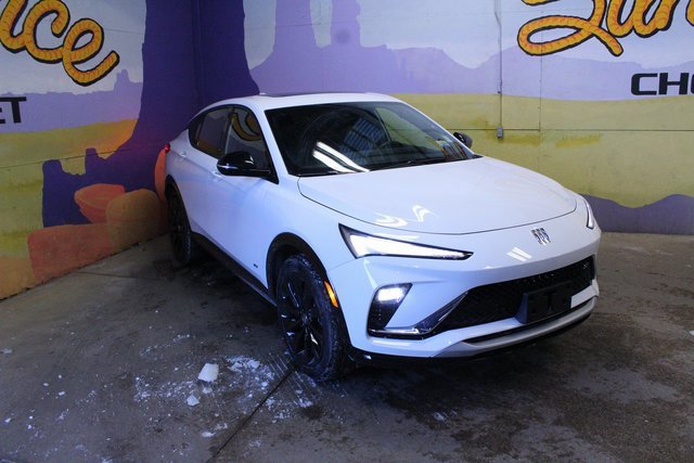 Used 2025 Buick Envista Sport Touring image 2