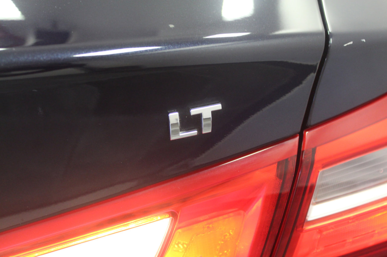 Used 2017 Chevrolet Malibu LT image 29