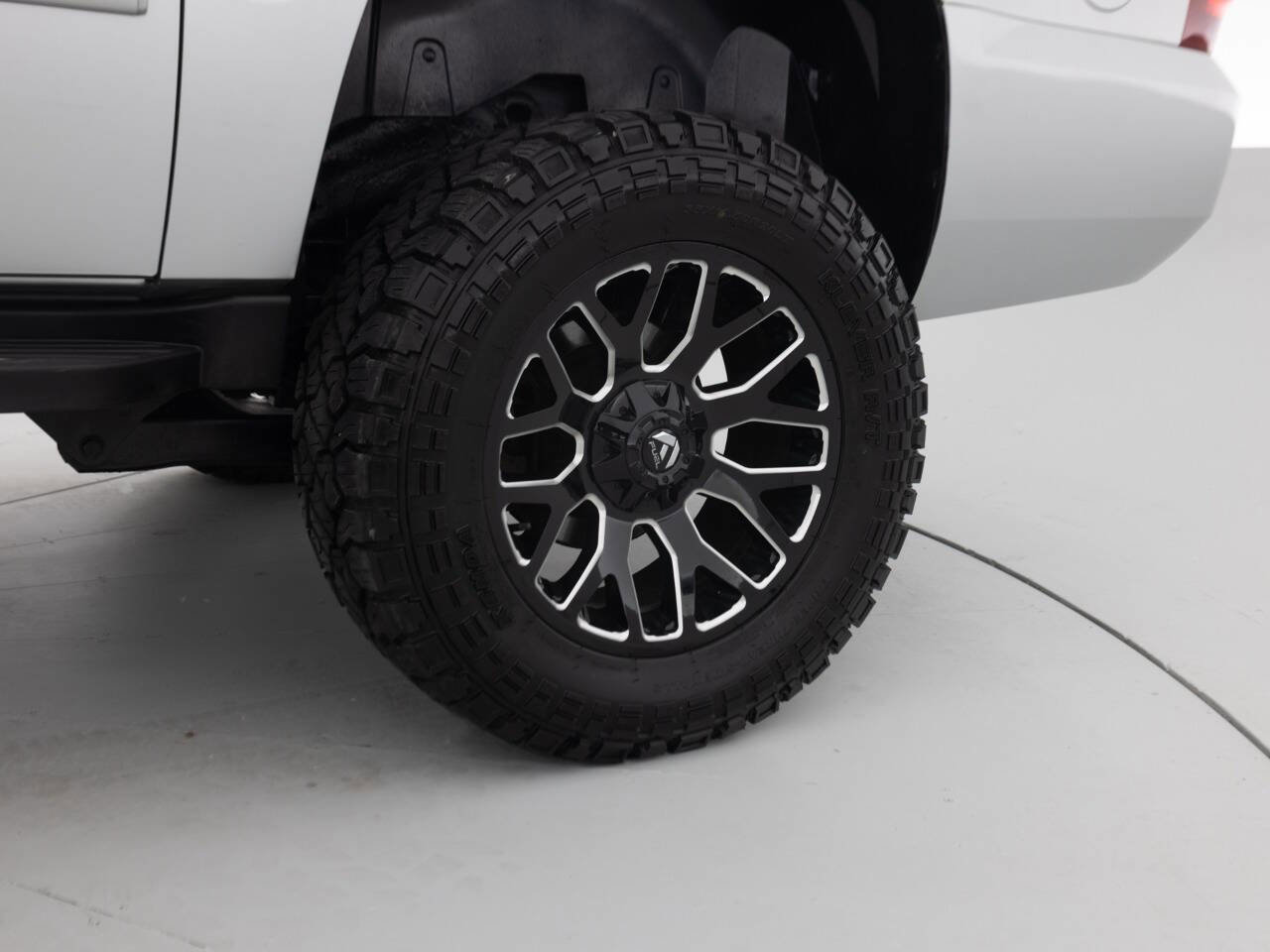 Used 2013 Chevrolet Suburban LT w/ Luxury Package AWD/4WD image 22
