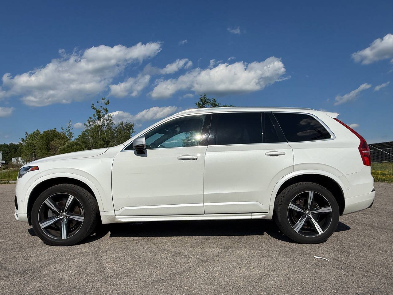 Used 2016 Volvo XC90 T6 R-Design w/ Vision Package AWD/4WD image 2