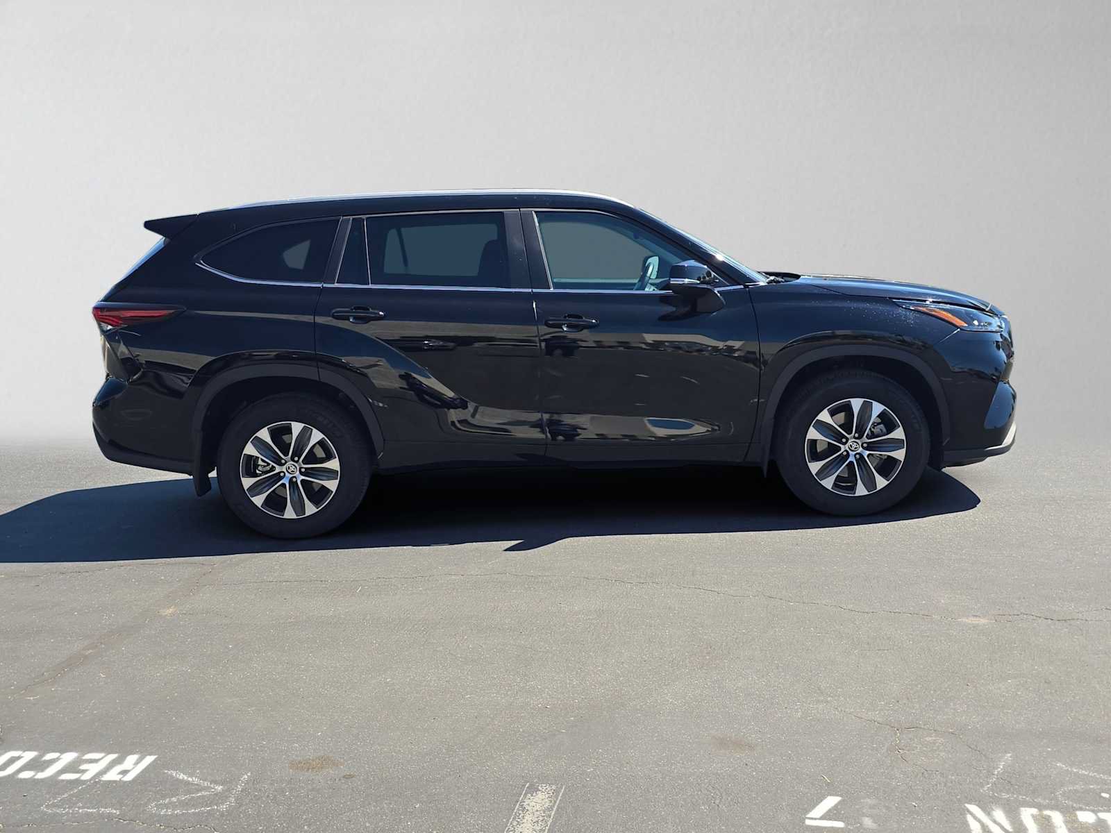 Certified 2026 Toyota Highlander XLE AWD/4WD image 2