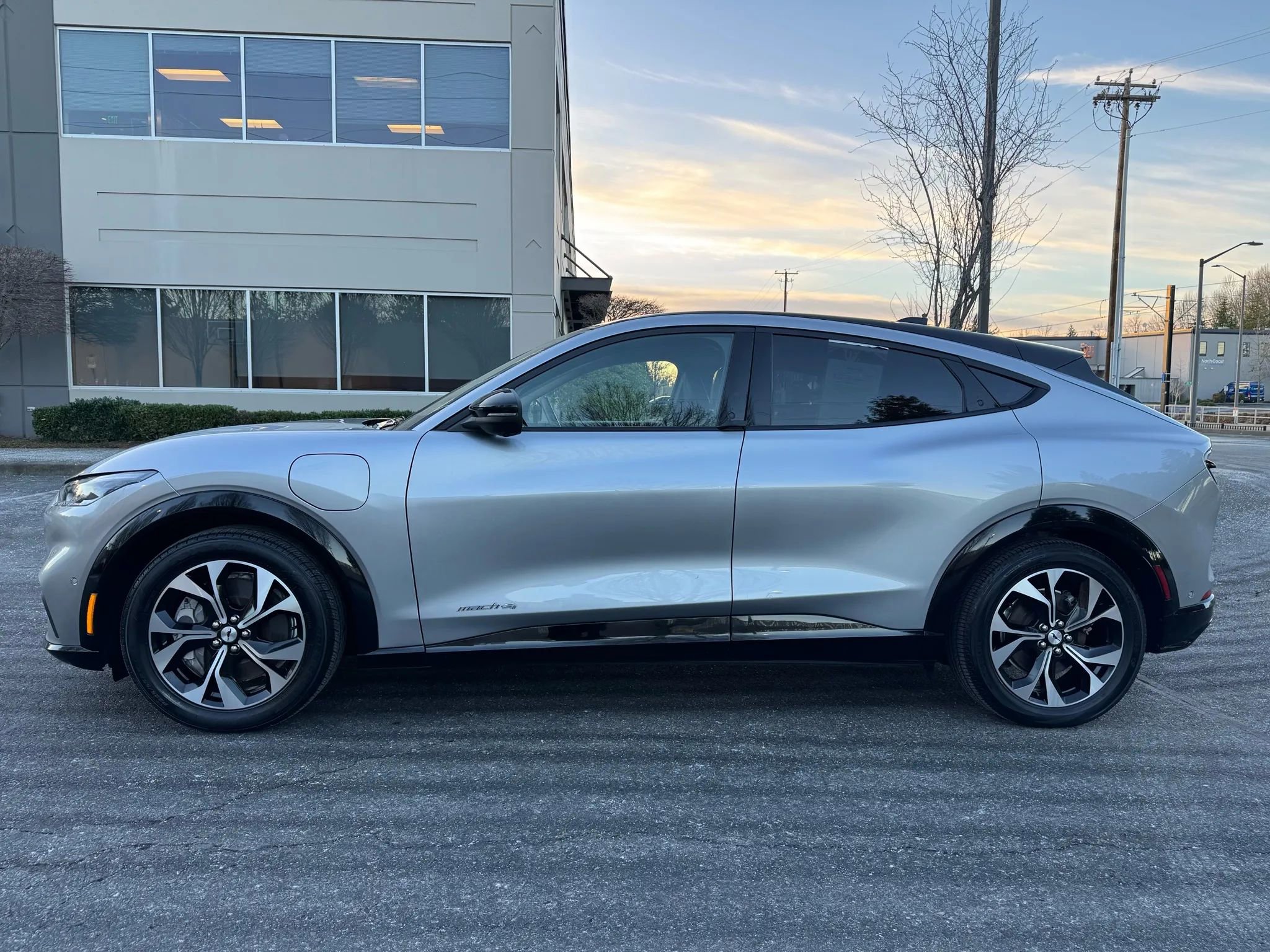 Used 2021 Ford Mustang Mach-E Premium image 6