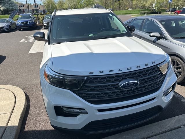 Used 2023 Ford Explorer XLT w/ Equipment Group 202A AWD/4WD image 17