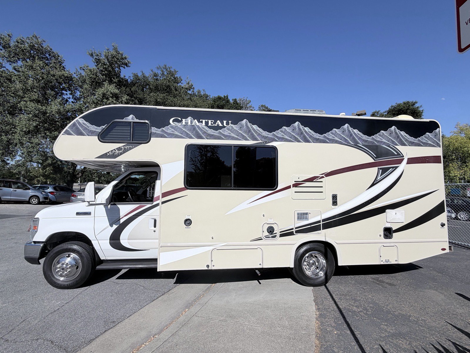 Used 2017 Ford E-450 and Econoline 450 Super Duty w/ Motorhome Prep Package RWD image 2