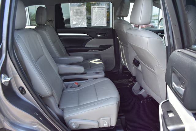 Used 2018 Toyota Highlander XLE w/ Protection Package #3 AWD/4WD image 40