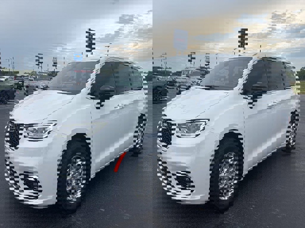 New 2026 Chrysler Pacifica Select