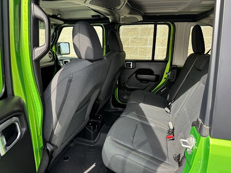 Used 2025 Jeep Wrangler Willys image 27