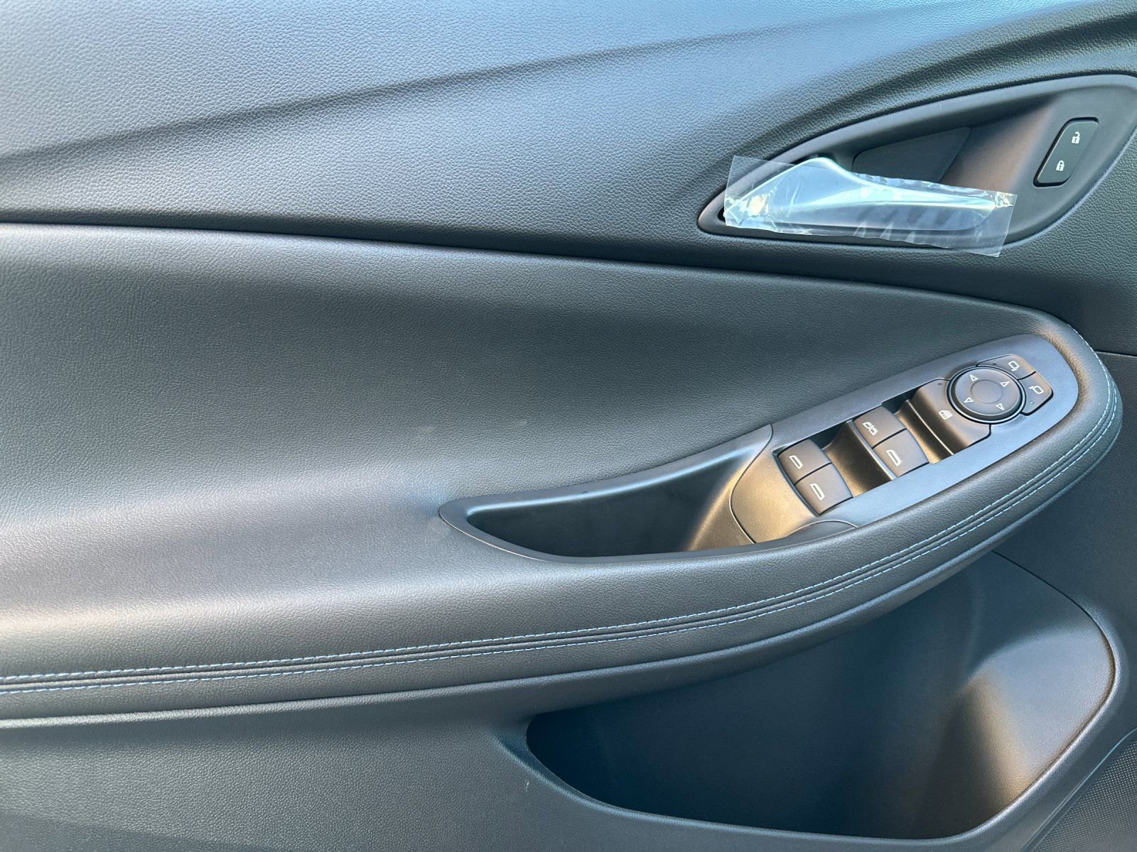 New 2026 Buick Encore GX Sport Touring image 11