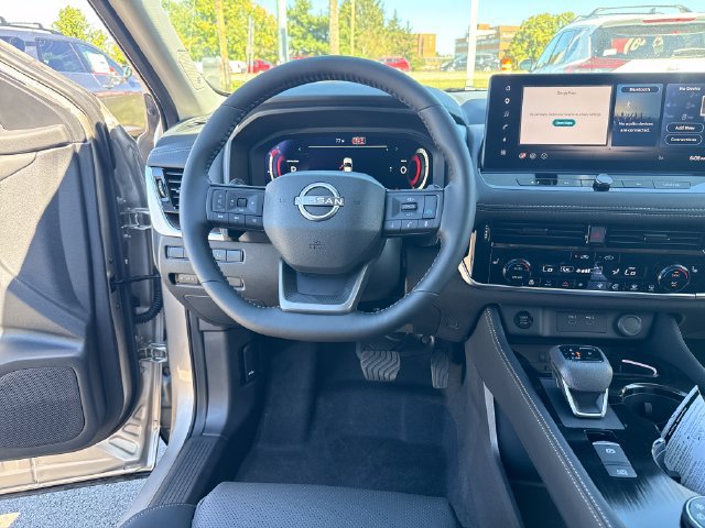 New 2026 Nissan Rogue Platinum AWD/4WD image 16