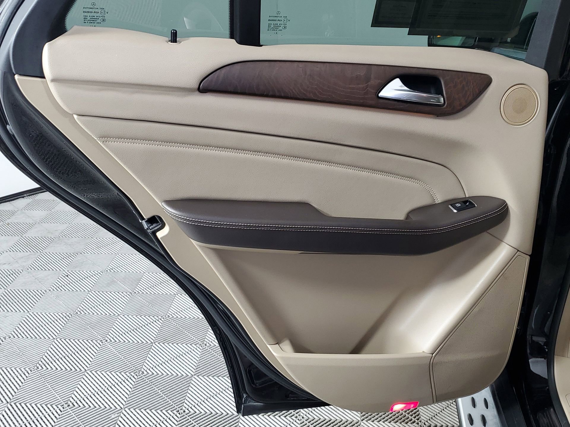 Used 2015 Mercedes-Benz ML 350 4MATIC image 24