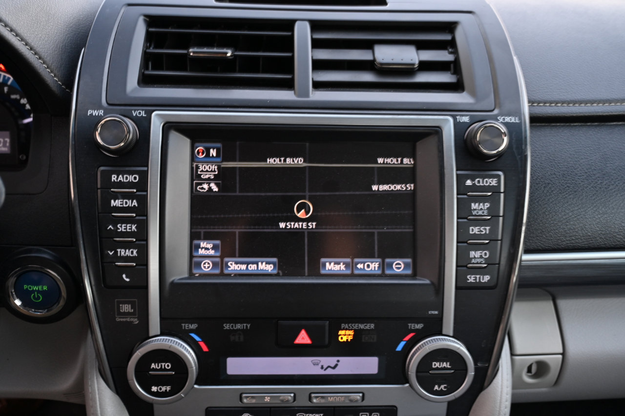 Used 2012 Toyota Camry XLE w/ Leather Pkg image 18