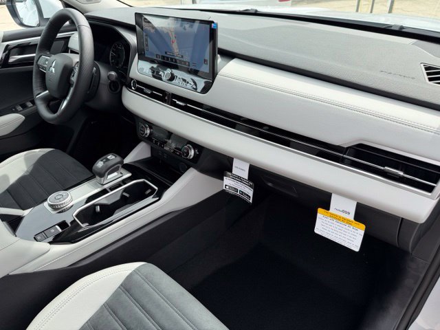New 2026 Mitsubishi Outlander SE FWD image 13