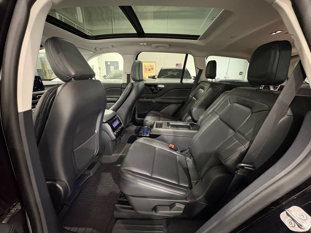 Used 2025 Lincoln Aviator Reserve w/ Illumination Package AWD/4WD image 38