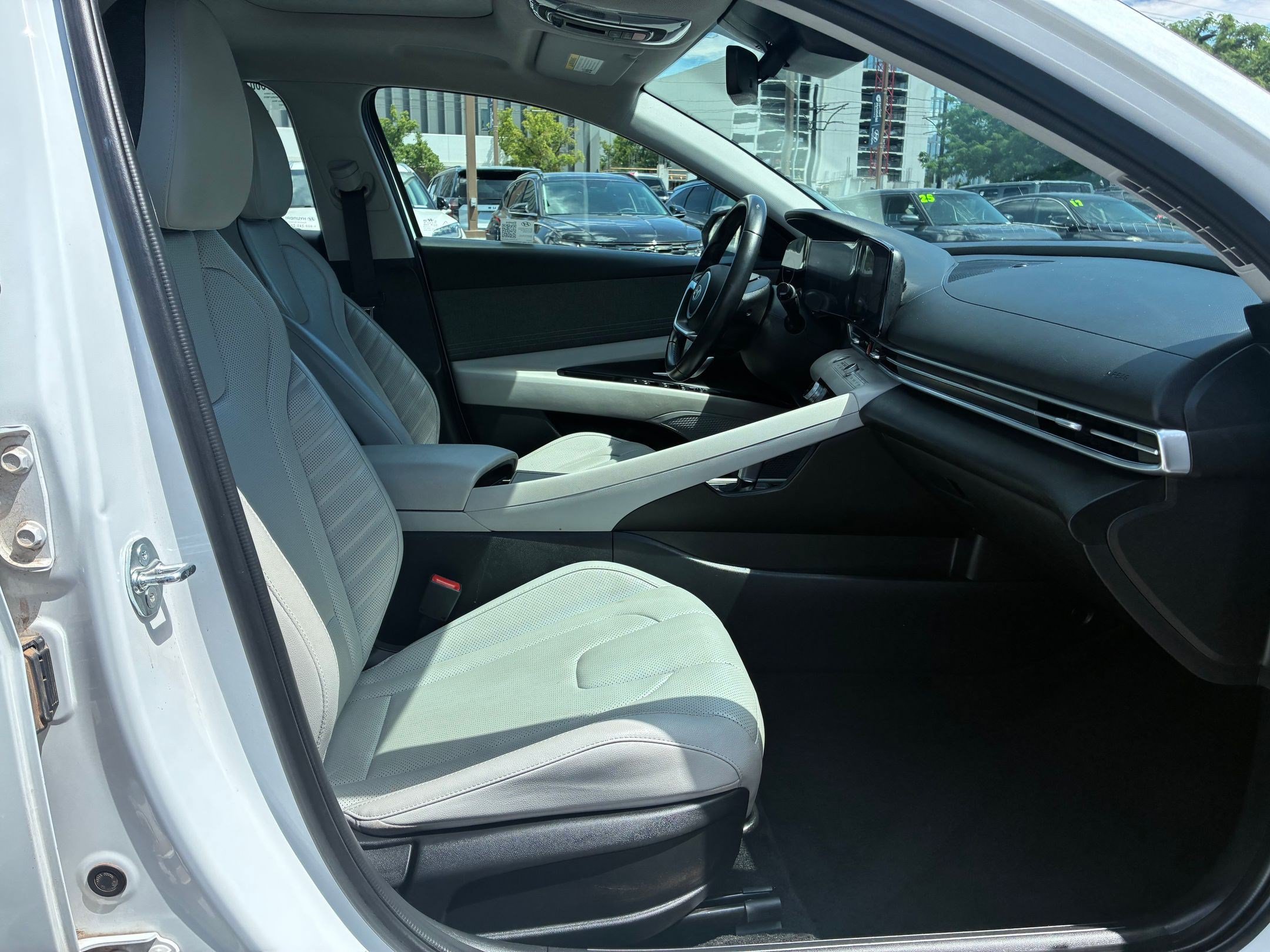 Certified 2024 Hyundai Elantra Limited FWD image 31