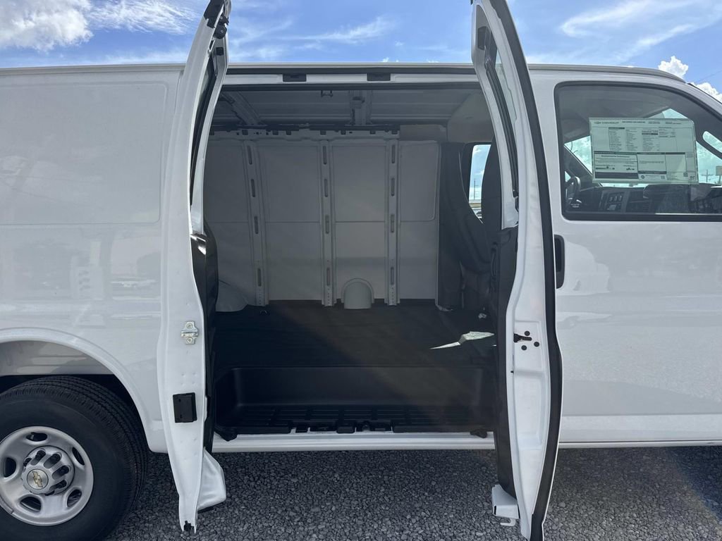 New 2025 Chevrolet Express 2500 w/ Enhanced Convenience Package image 9