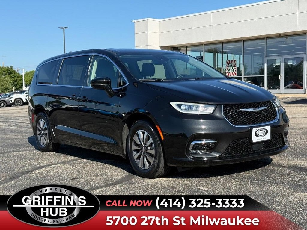 Certified 2024 Chrysler Pacifica Limited