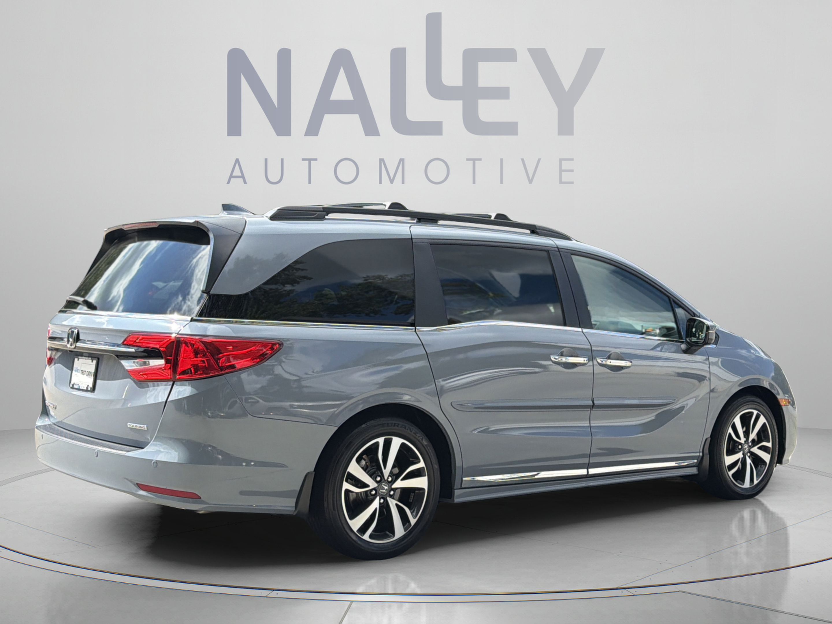 Used 2024 Honda Odyssey Touring image 4