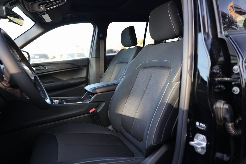 New 2025 Jeep Grand Cherokee Laredo X w/ Trailer Tow Package image 18