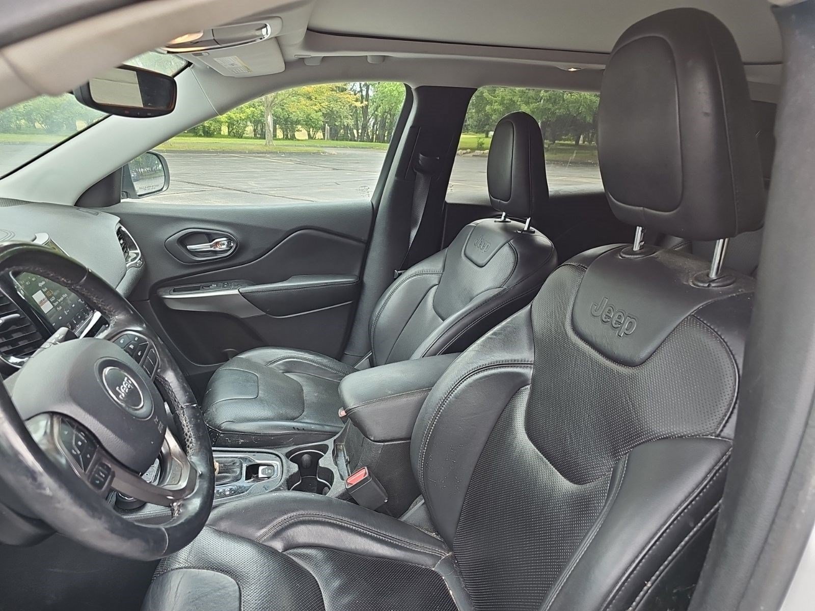Used 2019 Jeep Cherokee Limited AWD/4WD image 16