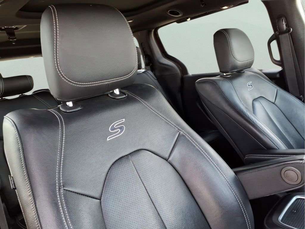 Used 2020 Chrysler Pacifica Touring-L Plus w/ Advanced Safetytec Group image 16