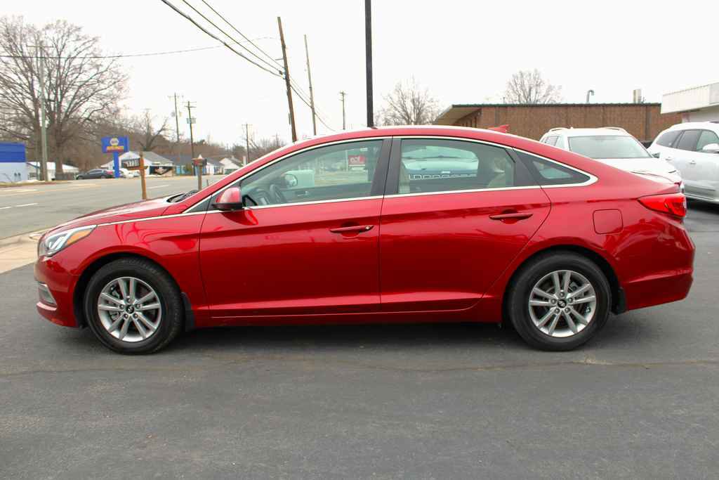 Used 2015 Hyundai Sonata SE w/ Option Group 09 image 2