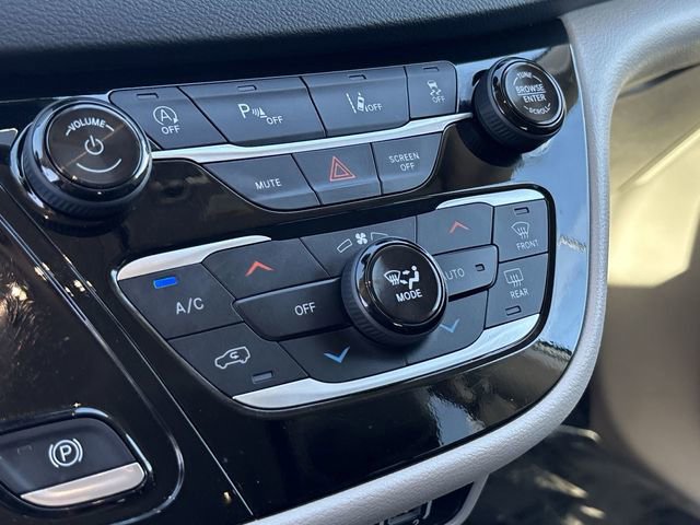 Certified 2024 Chrysler Pacifica Touring-L image 27