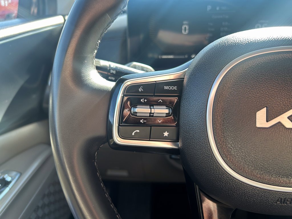 Used 2025 Kia Carnival image 29