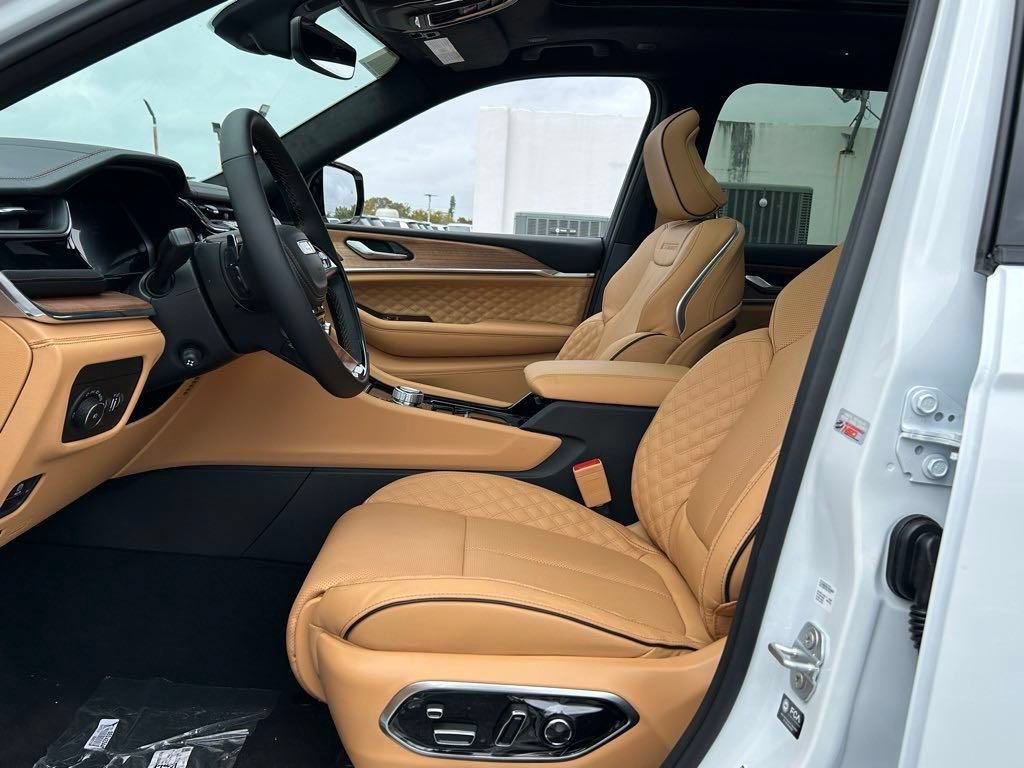 New 2025 Jeep Grand Cherokee L Summit AWD/4WD image 9