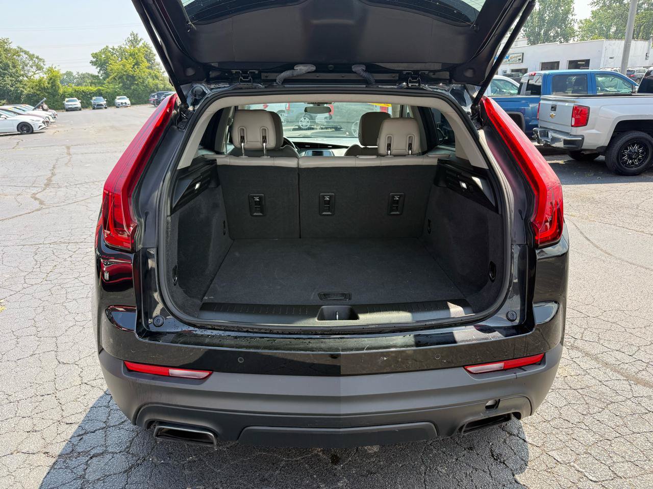Used 2019 Cadillac XT4 Luxury w/ Cold Weather Package AWD/4WD image 11