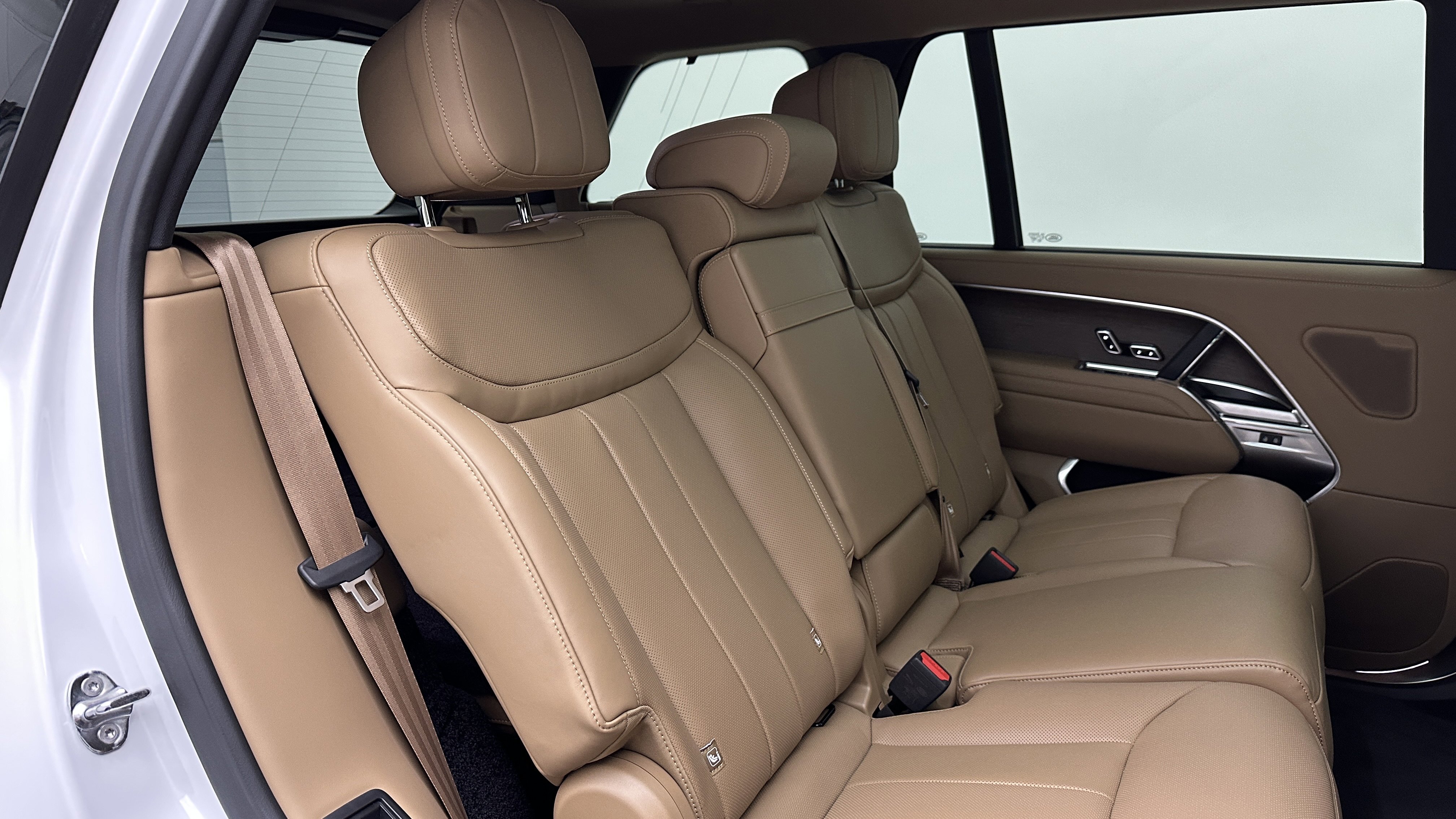 Used 2025 Land Rover Range Rover Long Wheelbase SE image 42