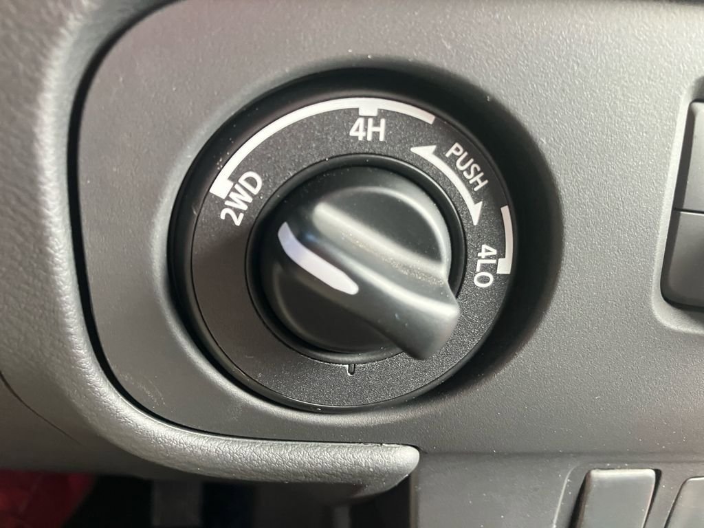 Used 2025 Nissan Frontier PRO-4X AWD/4WD image 17