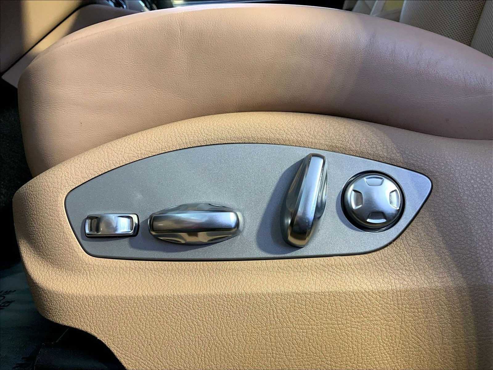 Certified 2023 Porsche Macan image 39