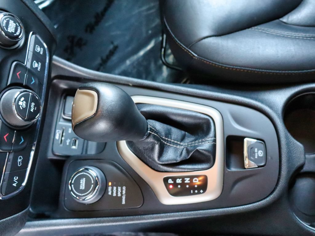 Used 2018 Jeep Cherokee Limited AWD/4WD image 28