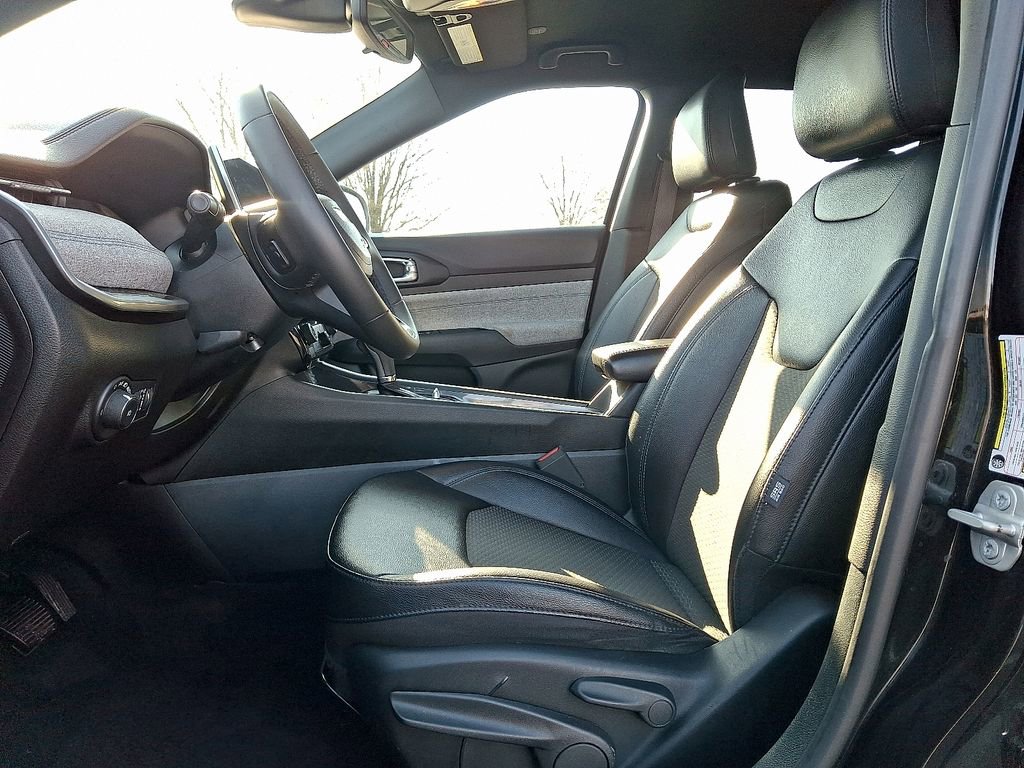 Used 2024 Jeep Compass Latitude image 13