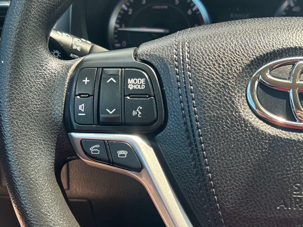 Used 2016 Toyota Highlander LE AWD/4WD image 20