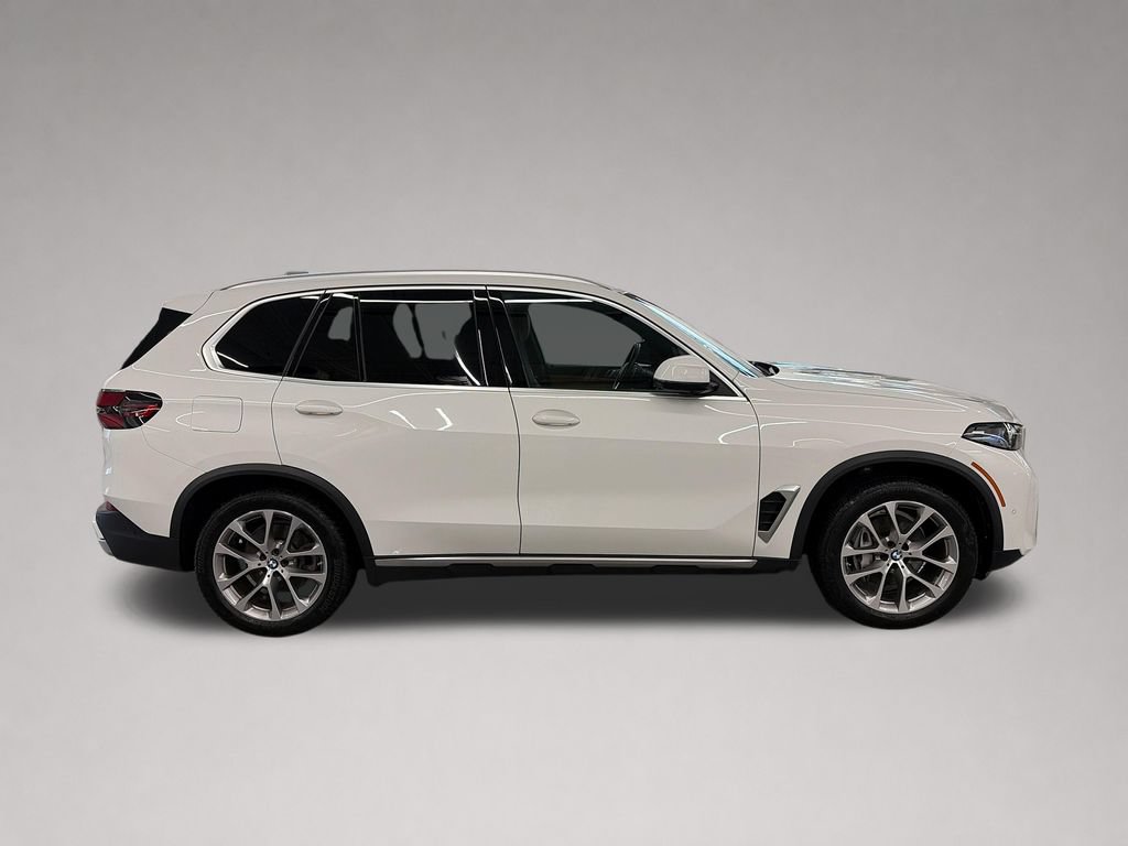Used 2024 BMW X5 xDrive40i w/ Premium Package AWD/4WD image 3