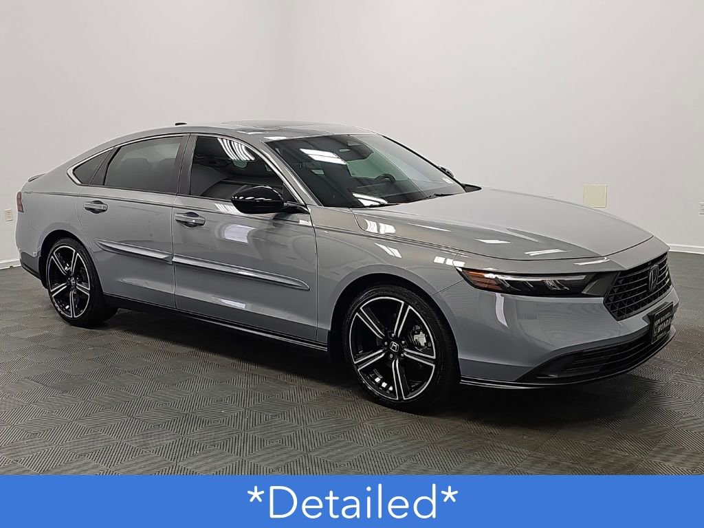 Used 2025 Honda Accord Sport image 2