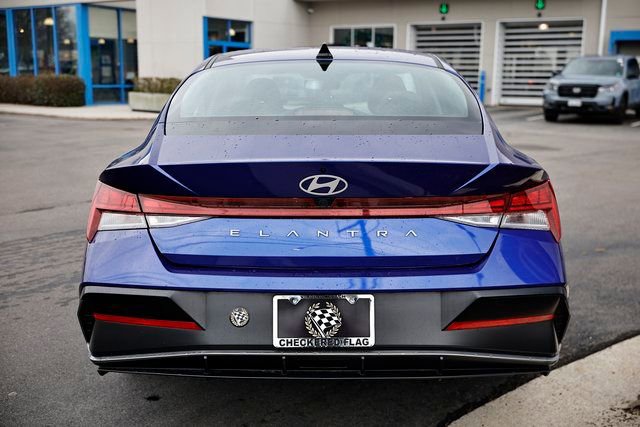 Used 2025 Hyundai Elantra SEL image 10